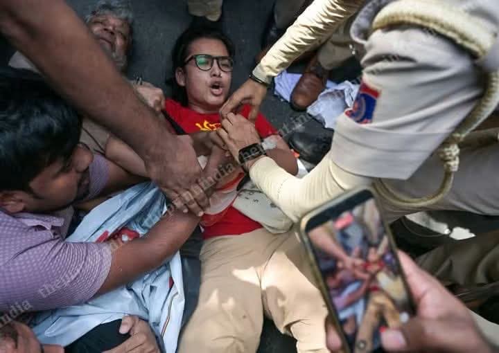 On Gandhi's Birthday, Godse-Following State Turns Its Forces on Protesters in Delhi