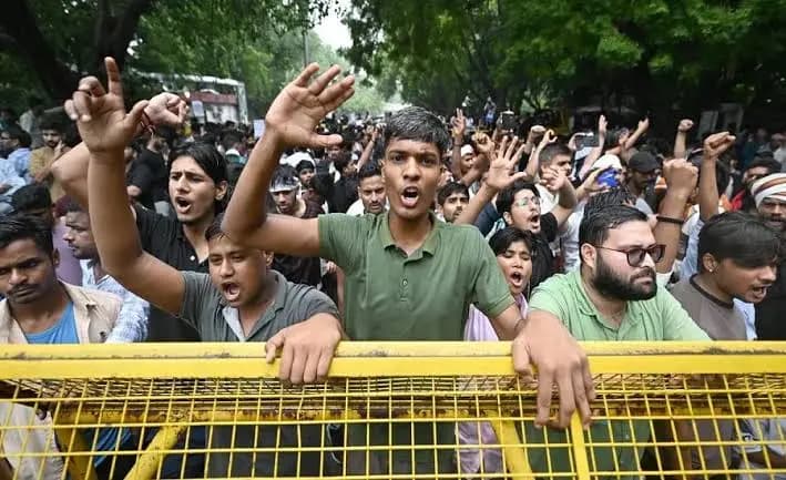 Over 1,000 Detained as Delhi Police Crack Down on Protest Against CEC